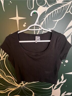🩶 H&M Divided - Women's Black Scoop Neck Crop Top 🩶